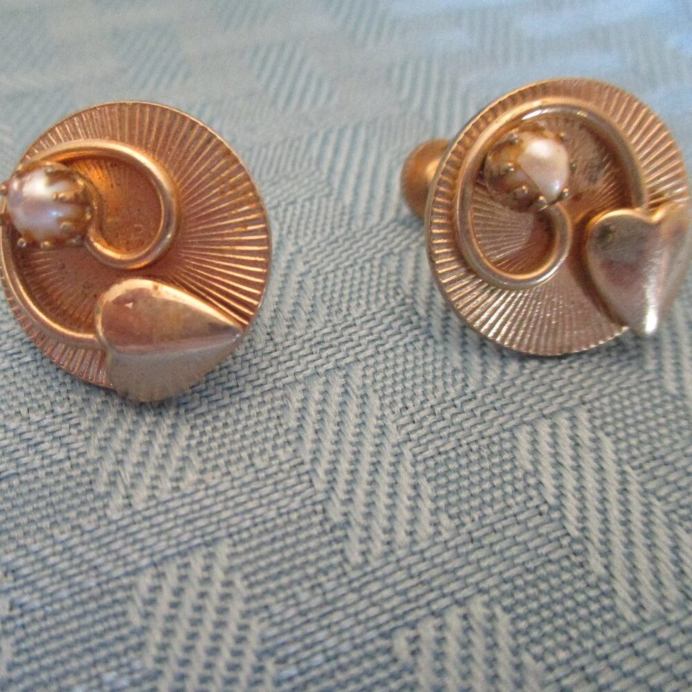 Vintage Estate Gold Tone Screw Back Earrings